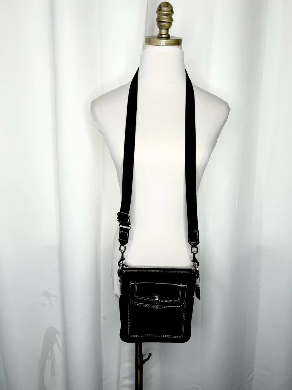 Coach Legacy Swingpack Crossbody Bag Black Pebbled Leather Y2K